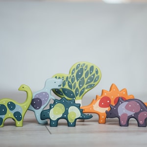 Colorful Handpainted Wooden Dinosaur Set - 5 Unique Dinosaurs & Tree, Gift for Kids, Educational Play