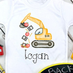Junge Schule Bau LKW Shirt, Junge Schul Shirt, personalisierte Name, Sublimation, Erster Tag der Schule Shirt, Junge zurück zur Schule Shirt
