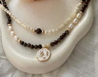 Gelaagde chokerketting maan en zon • chocoladebruine kralenketting • 14k goud • waterdichte sieraden