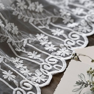 Classic White Lace Wedding Tablecloth/Beige Lace Embroidered Tablecloth Rectangle/100% Cotton Table Cover/Farmhouse Tablecloth Round