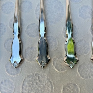 Chadwicks International Deepsilver, set of 7 teaspoons, Pattern INSCHA, Made 1995-1991