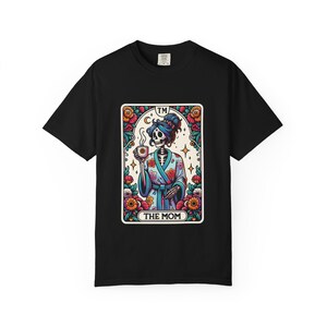 Camiseta unisex divertida con la carta del tarot para mamá: divertida camiseta mística para madres, regalo para amantes de las bolas de cristal, camiseta con gráficos bohemios, ropa ocultista, de brujas.