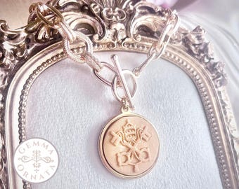 Papal Seal Charm Bracelet, Pope Shield Symbol Jewelry, Saint Peter Catholic Medallion Jewelry, Rome Vatican Souvenir Gift from Italy Pendant