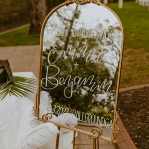 Wedding Welcome Sign - Rounded Gold Mirror - Personalized Wedding Signage