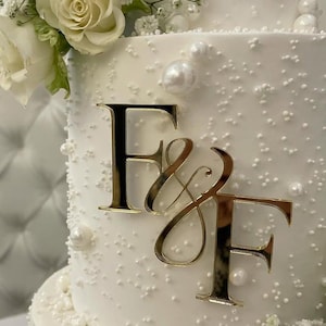 Spiegel gouden taarttopper initialen gouden spiegel tags Luxe bruidstaart plaatskaarten Gepersonaliseerde bruidstaarttopper Scriptnamen taarttopper