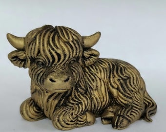 Vaca de las Tierras Altas acabada a mano con cera de bronce bruñida