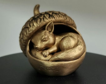 Adorno de zorro dormido en una bellota (acabado bronce bruñido)