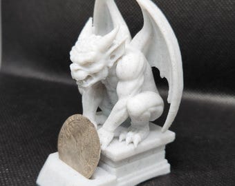 Expositor de monedas con forma de gárgola medieval