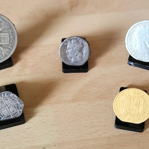 Coin Display Stand, coins, metal detecting, gift- gloss black acrylic. x 10 image 1