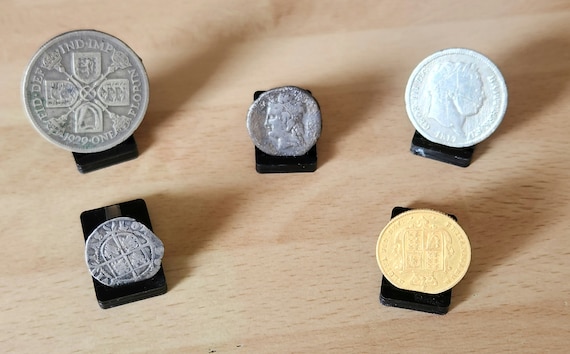 Coin Display Stand, coins, metal detecting, gift- gloss black acrylic. x 10