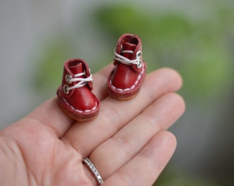 Miniature shoes , frog shoes , knitted froh shoes ,2 cm , leathershoes , OB11 doll shoes , obitsu 11 doll shoes