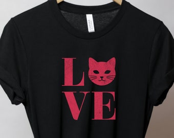 Cat Lover T-Shirt: LOVE Cat Graphic Tee