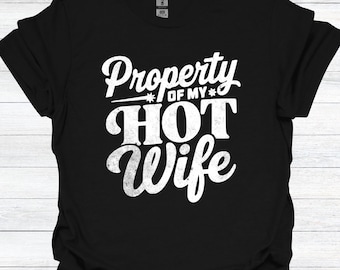 Ägande av min heta fru T-shirt – Humoristisk make-gåva