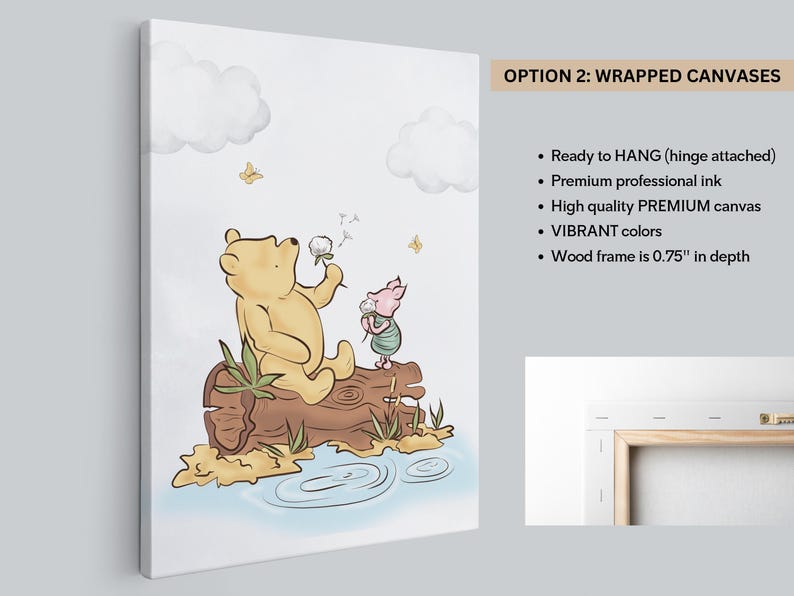 Pu&ograve; includere: Una stampa su tela di Winnie the Pooh e Maialino con un'illustrazione fantasiosa dei personaggi che soffiano i denti di leone su un tronco vicino a uno stagno. La stampa &egrave; su uno sfondo bianco con nuvole e farfalle blu chiaro. La tela &egrave; avvolta attorno a una cornice in legno di 1,9 cm di profondit&agrave;.