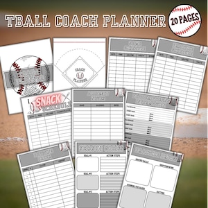 Könnte beinhalten: Ein Tball-Trainerplaner mit 20 Seiten. Der Planer enthält Abschnitte für Spielpläne, Übungsübungen, Schlagreihenfolgen und Saisonziele. Das Design zeigt Baseball-Grafiken und Text.