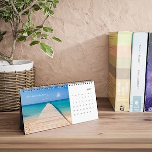 2025 Beach Desk Calendar: Ocean Theme, Home Office Decor (10&quot; x 5&quot;)