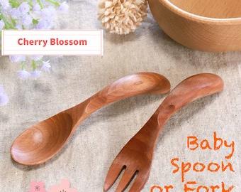 Cuchara de madera para bebé con diseño de flor de cerezo – Diseño japonés artesanal