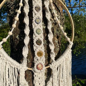 Atrapasueños de cristal Chakra Macramé para colgar en la pared / Decoración de cristal / Arte mural bohemio