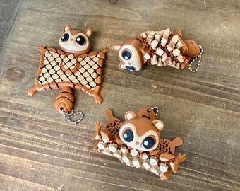 The Cutest Keychain You’ll Ever Own – 3D Printed Mesh Flying Squirrel, Articulated Animal Keyring, Small Desk Pet Gift