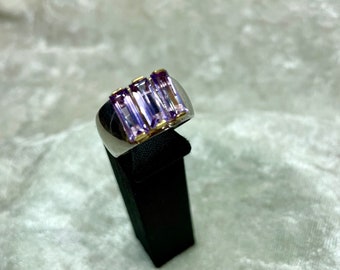 925/-Silber-Ring mit goldener Fassung mit 3 x echtem Amethyst