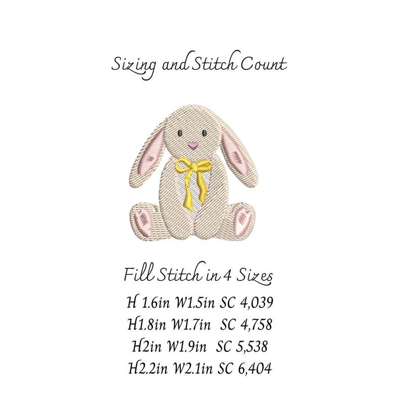 K&ouml;nnte beinhalten: Ein gesticktes H&auml;schen mit gelber Schleife, rosa Akzenten und dem Text "Sizing and Stitch Count". Das Bild enth&auml;lt Gr&ouml;&szlig;enangaben: H 4.1cm B3.8cm, H 4.6cm B4.3cm, H 5.1cm B4.8cm und H 5.6cm B5.3cm.