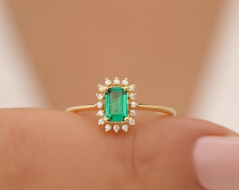 Smaragd Rechteck Ring mit echtem Diamant Halo, 14K Massivgold Eleganter Smaragd Ring, Weihnachtsgeschenk, atemberaubender Mai Birthstone Schmuck