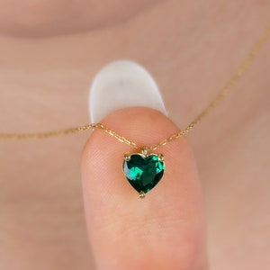 Emerald Heart Necklace 14K Solid Gold, Minimalist May Birthstone Pendant, Perfect Gift for Mother&#39;s Day - Girlfriend - Wife