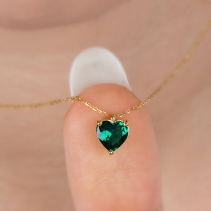 Emerald Heart Necklace 14K Solid Gold, Minimalist May Birthstone Pendant, Perfect Gift for Mother's Day - Girlfriend - Wife