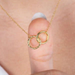 Hoop Paar Halskette 14K Solid Gold, Verflochtene Kreise Halskette, Verschlossener Doppelte Liebe Anhänger, Geschenk für Muttertag - Freundin - Frau