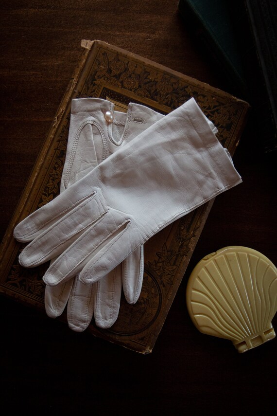 Vintage Leather Gloves by Grandoe - Size 7 - Nude