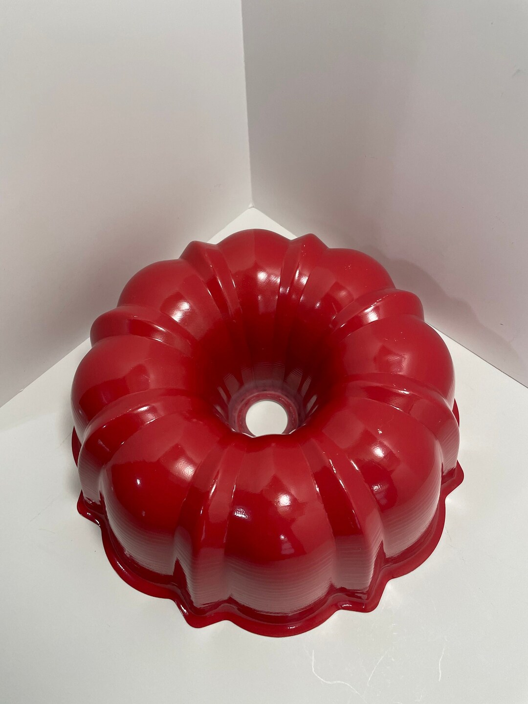 Vintage Bundt Cake Pan Vintage Aluminum Red Cake Mold Etsy