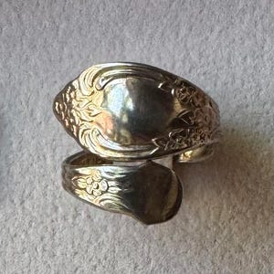 Rogers SilverWare Adjustable Ring