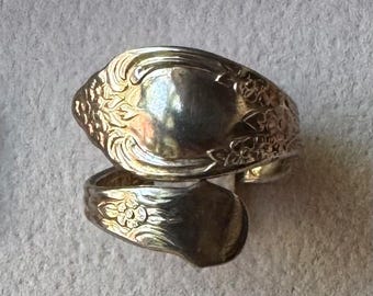 Rogers SilverWare Adjustable Ring