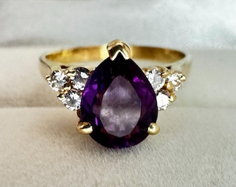 Anillo vintage de oro amarillo de 14k con amatista y diamantes.