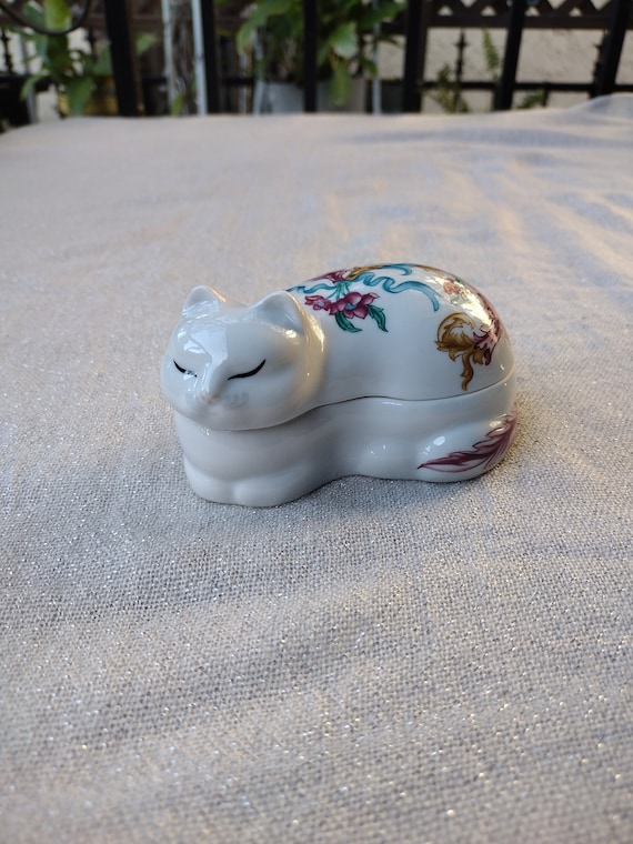 Vintage Porcelain Cat Trinket Box Palais de Versai