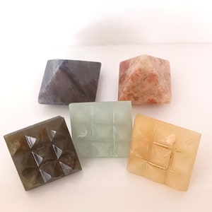 Lemurian pyramids made of authentic stones with 9 pyramids at the base 2.3 cm - 3 cm