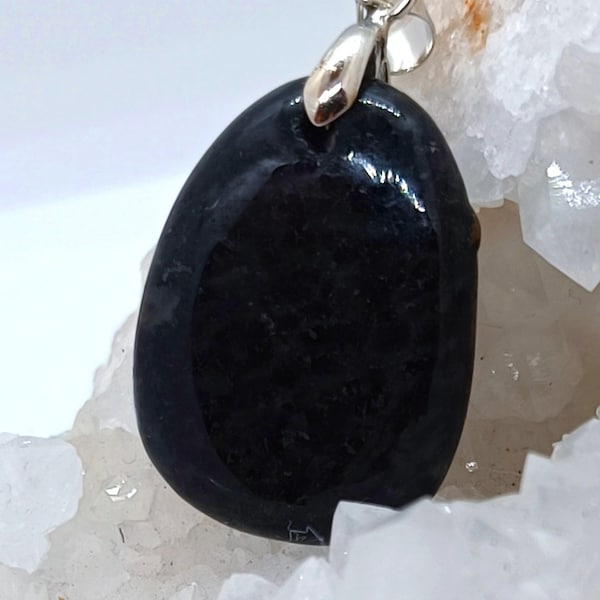 Exceptional NUUMITE pendant