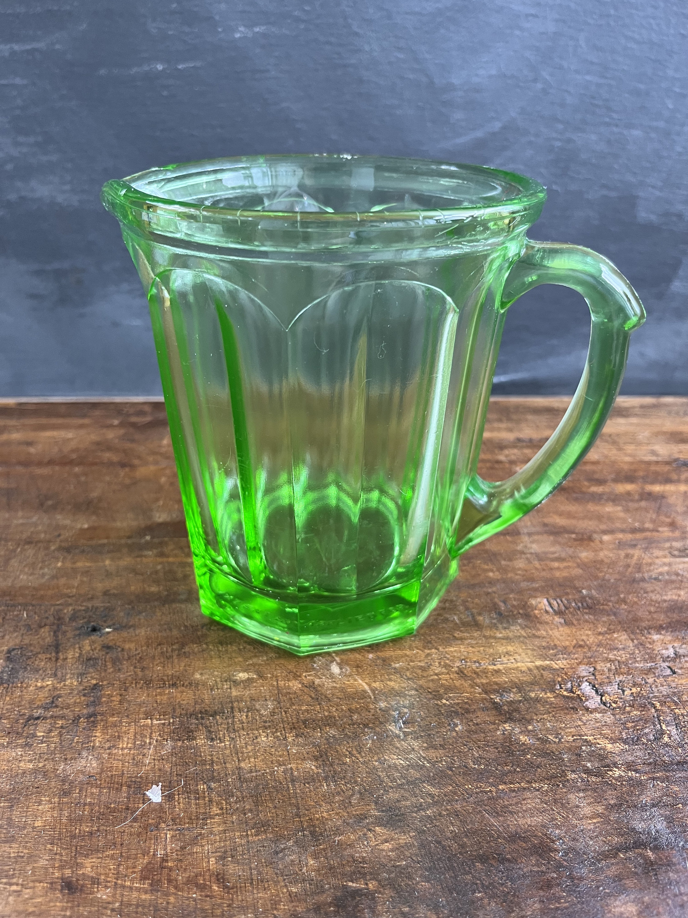 昭和レトロ＊オルゴール付グリーンガラスポット「乙女の祈り」同色アッシュトレイ2個 Vintage Hazel Atlas A&J Green Depression Glass Pitcher, Echo Panel