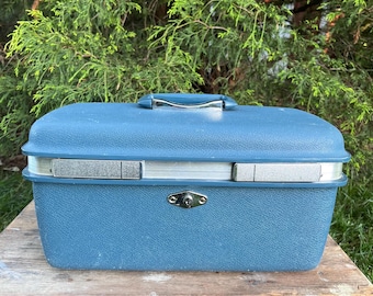 Vintage Royal Traveller Montbello Blue Train Case with Tray and Key, Shwayger Bros