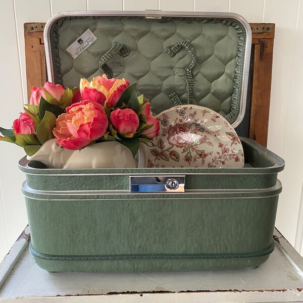 Vintage Air Ways Celadon Green Train Case, Green Interior, Vintage Luggage