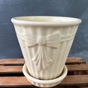 Vintage Shawnee USA Pottery Creamy Ivory Bow Planter with Attached Saucer, Flower Pot