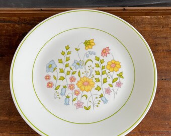 Vintage Corelle 1970s Spring Meadow 10.25” Dinner Plates and 8.5” Lunch Plates, Corning Ware