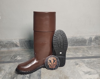 Handgemaakte bruine leren rijlaarzen met rubberen zool: revolutionaire oorlogsstijl