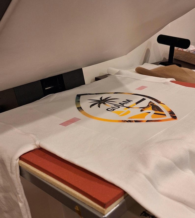 SIGILLO DI GUAM, Maglietta di Guam, Felpa con Palma di Guam, Tramonto di Guahan, Souvenir di Guam, Regalo delle Isole Marianne, Maglietta da Viaggio di Guam, Maglietta Chamorro immagine 9