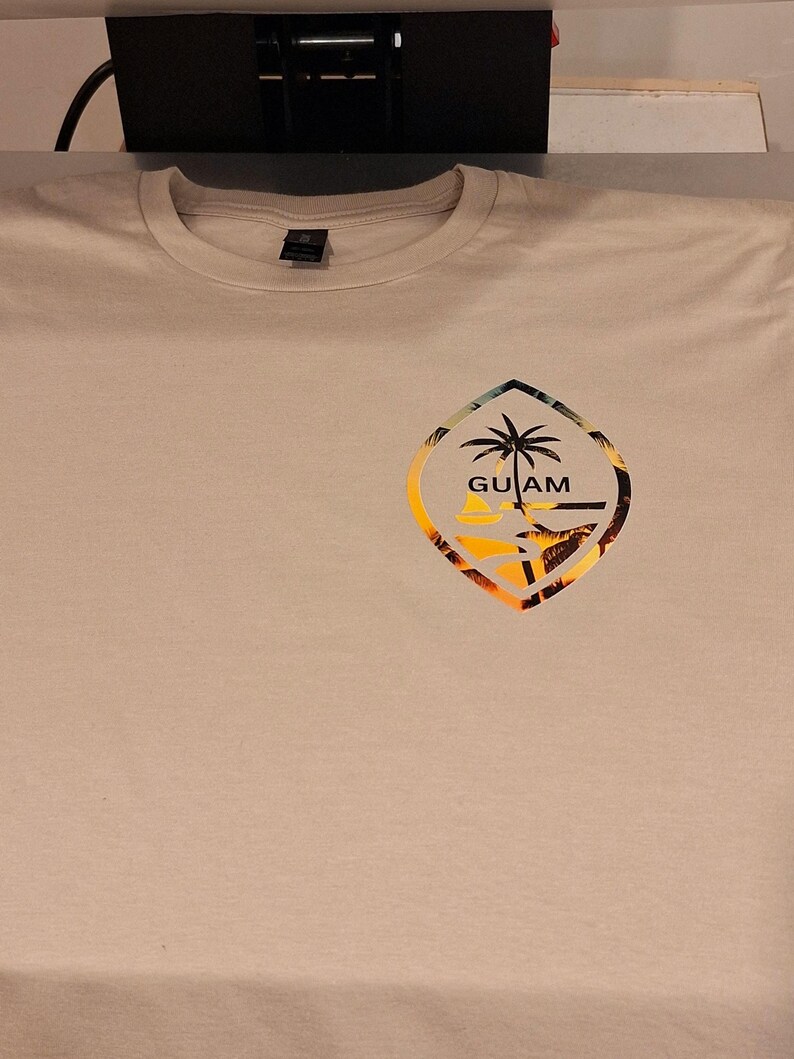 SIGILLO DI GUAM, Maglietta di Guam, Felpa con Palma di Guam, Tramonto di Guahan, Souvenir di Guam, Regalo delle Isole Marianne, Maglietta da Viaggio di Guam, Maglietta Chamorro immagine 5