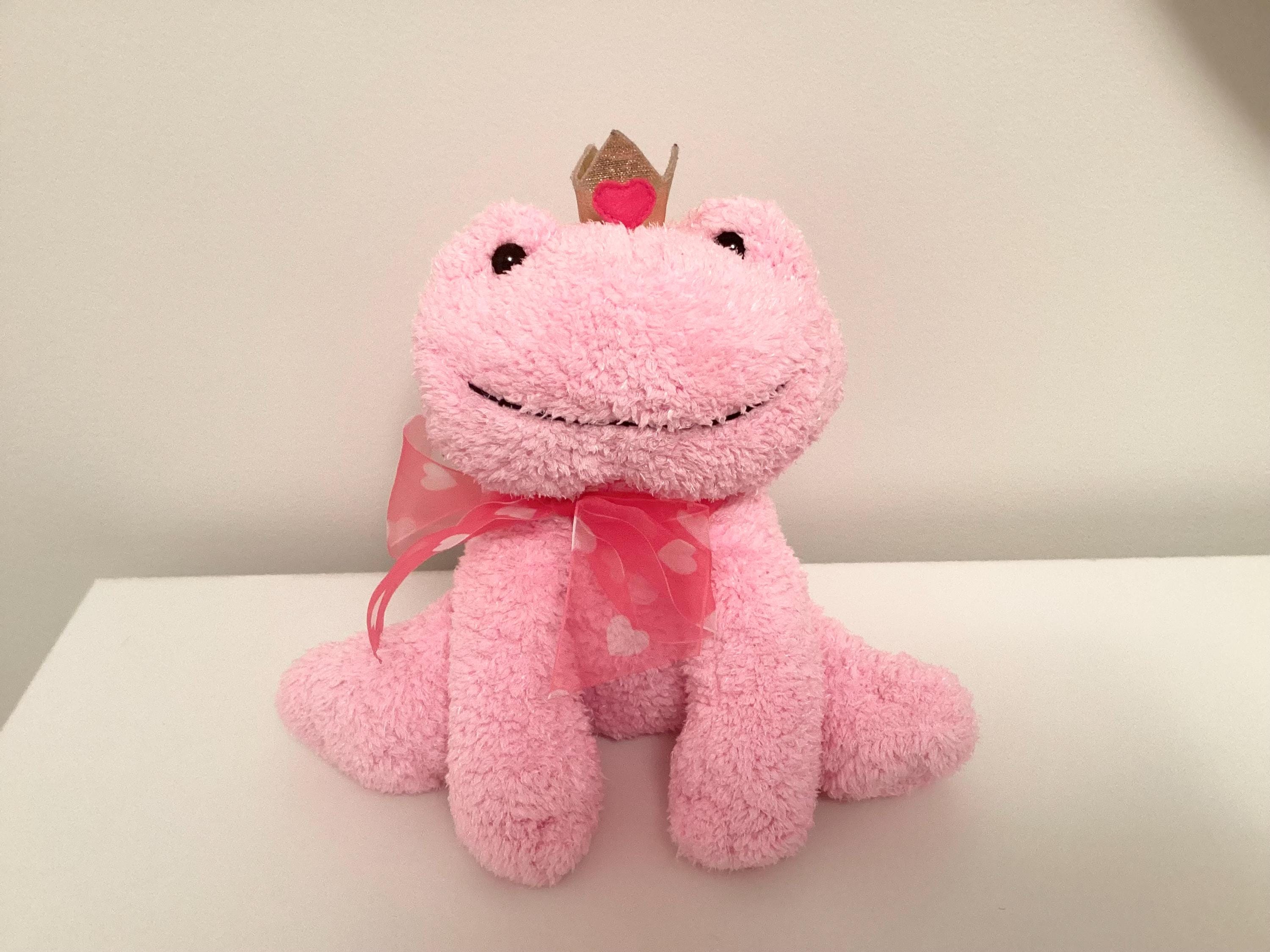 Ty Beanie Buddy Valentine 'kissable' the Pink Frog Wearing a Gold