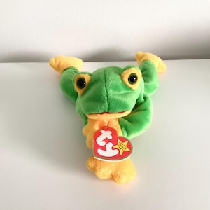 Ty Beanie Baby ‘Smoochy’ the  Green and Yellow Frog…..Excellent Condition….Crease on Hang Tag…Excellent Tush Tag