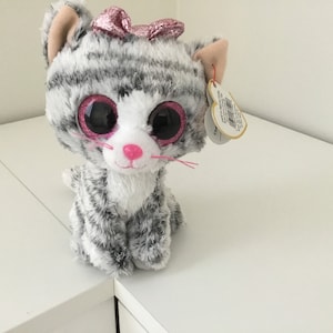Ty Beanie Boo ‘KiKi ‘ the grey and white Cat (6in)…Excellent Condition…small eye marks…Slight Crease on Hang Tag