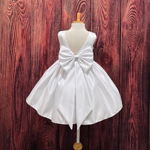 White V-Back Satin Big Bow Elegant Wedding Flower Girl Knee Length Communion Baptism Summer Spring Infant Toddler Girl Dress