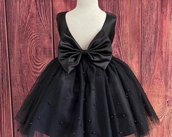 Robe de mariée noire en V pour fille de fleur de mariage, 4 couches de tulle, gros nœud, élégant gothique pour toute petite fille, fête junior, reconstitution historique, tutu fille, robe en tulle tendance